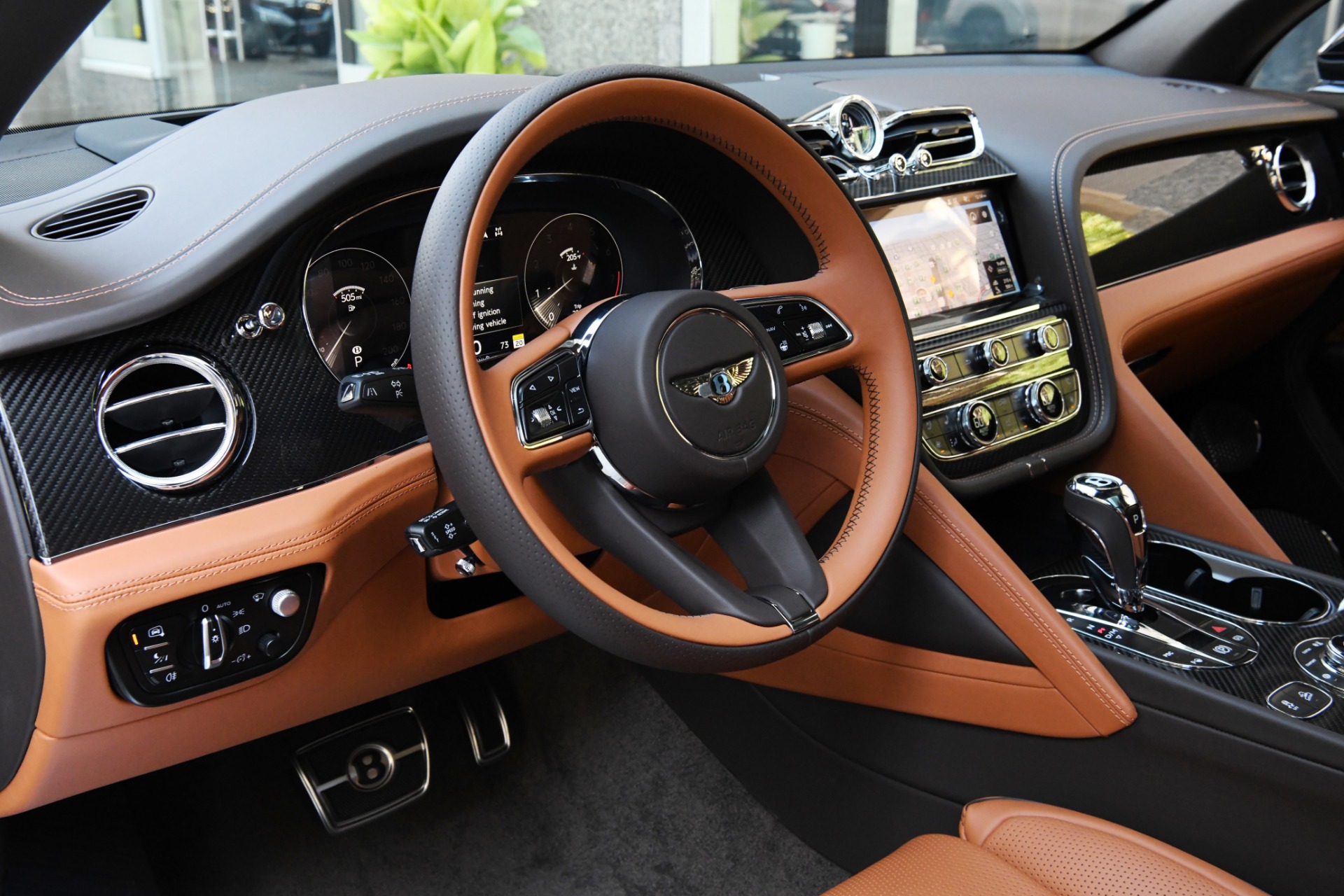 Новый внедорожник Bentley Exp 9f салон