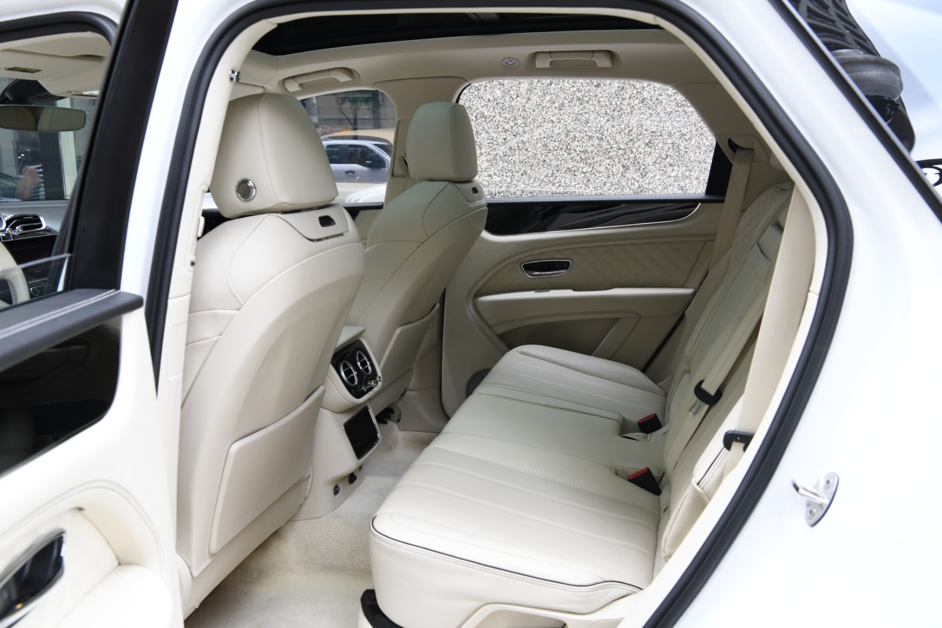 2022 Bentley Bentayga V8 photo 11