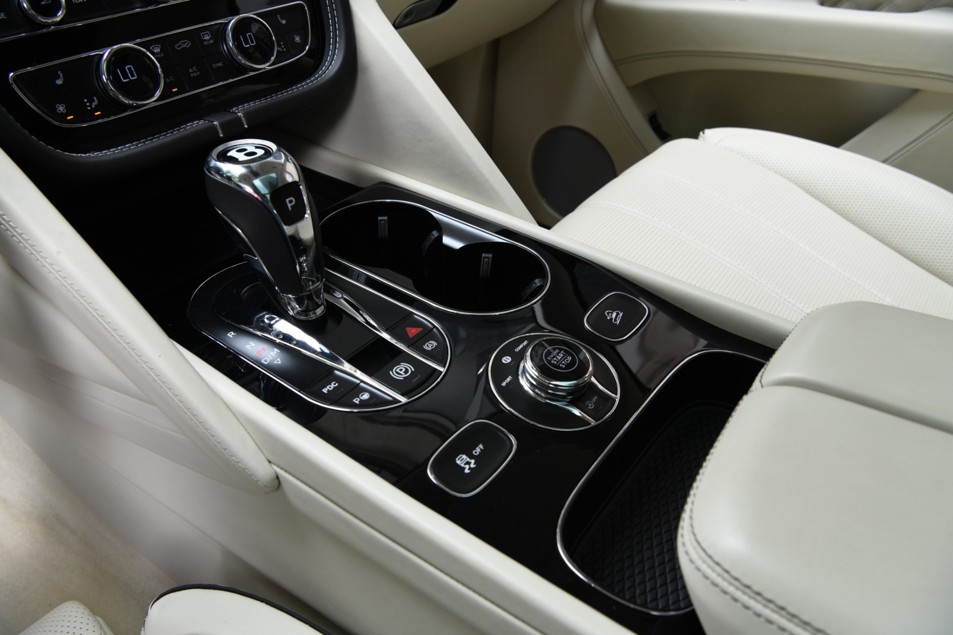 2022 Bentley Bentayga V8 photo 15