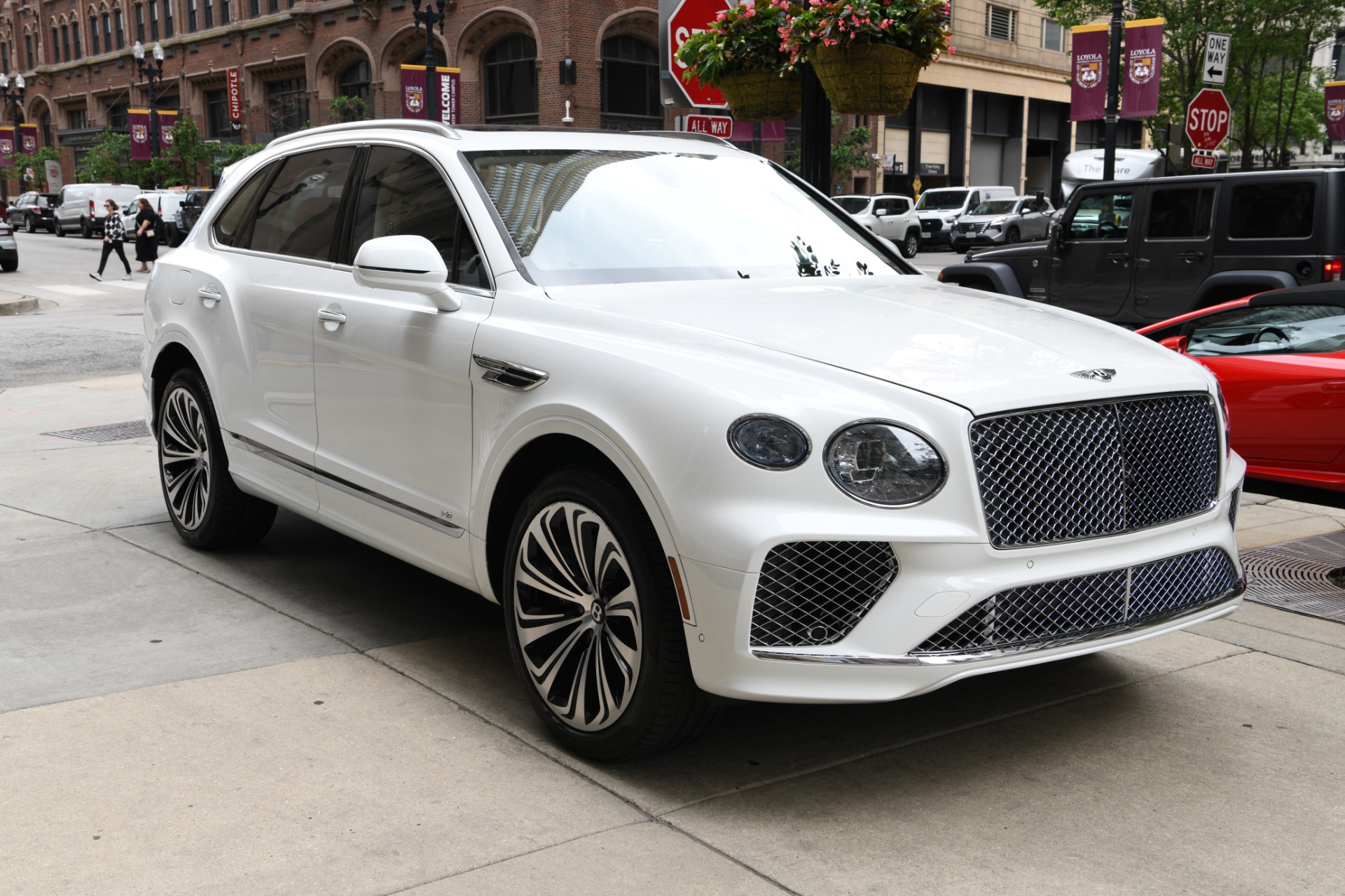 2022 Bentley Bentayga V8 photo 3