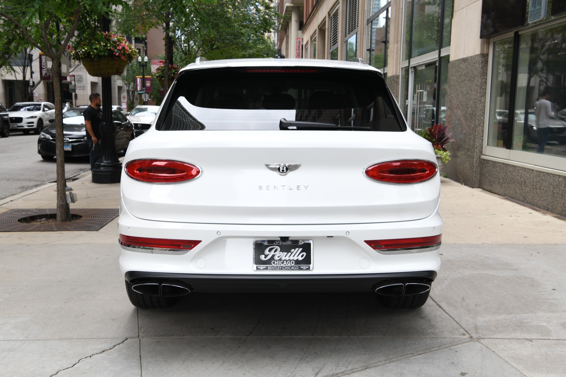 2022 Bentley Bentayga V8 photo 5