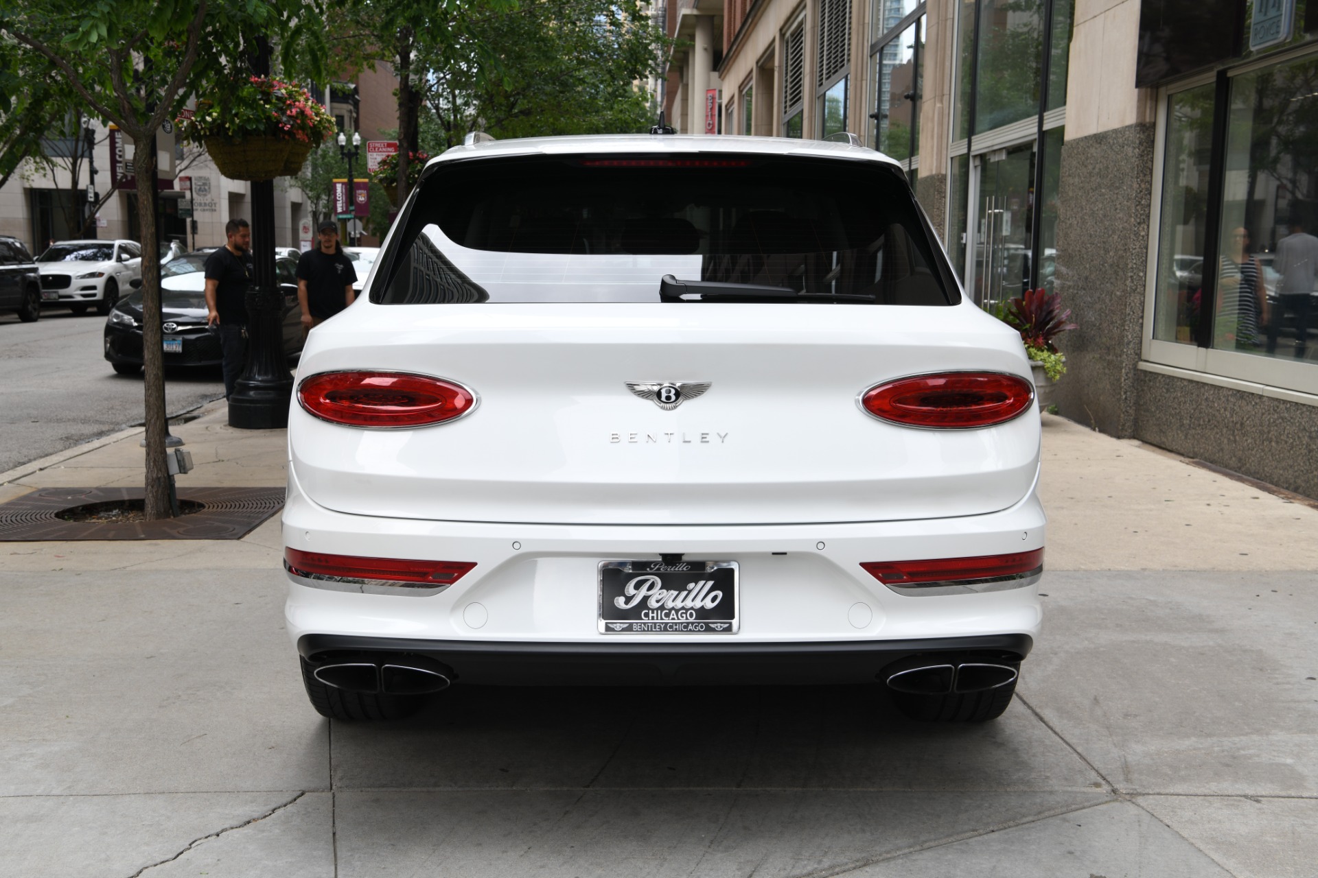 2022 Bentley Bentayga V8 photo 6