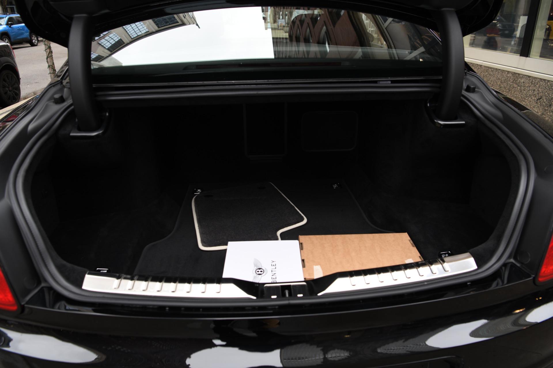 New 2023 Bentley Flying Spur Azure V8 | St. Petersburg, FL