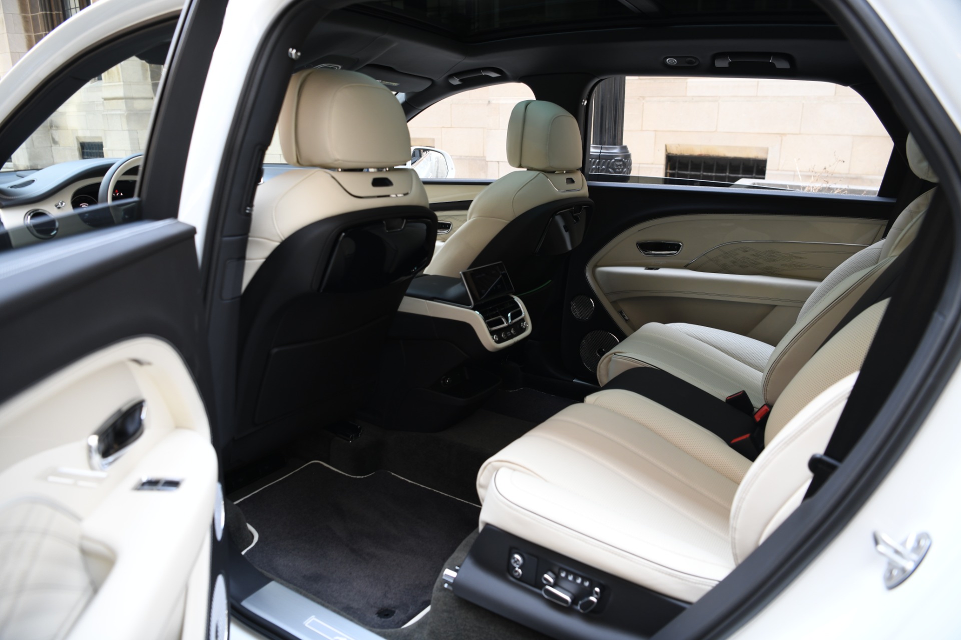 New 2023 Bentley Bentayga EWB Azure V8 | St. Petersburg, FL