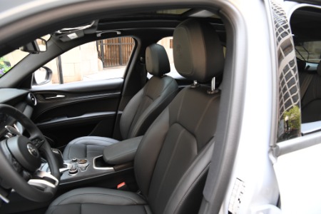 New 2023 Alfa Romeo Stelvio Sprint | Chicago, IL