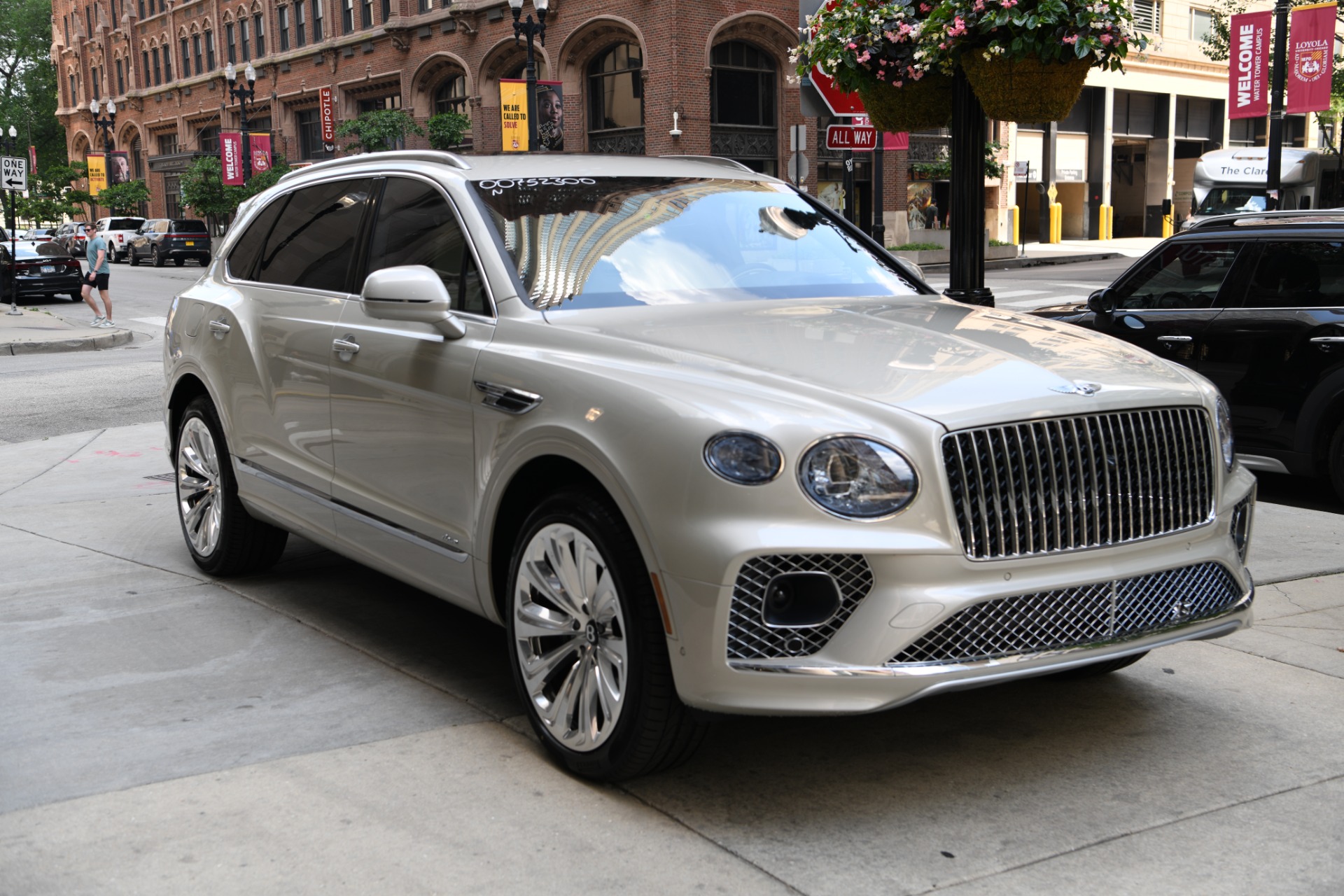 New 2023 Bentley Bentayga Azure EWB V8 | Chicago, IL