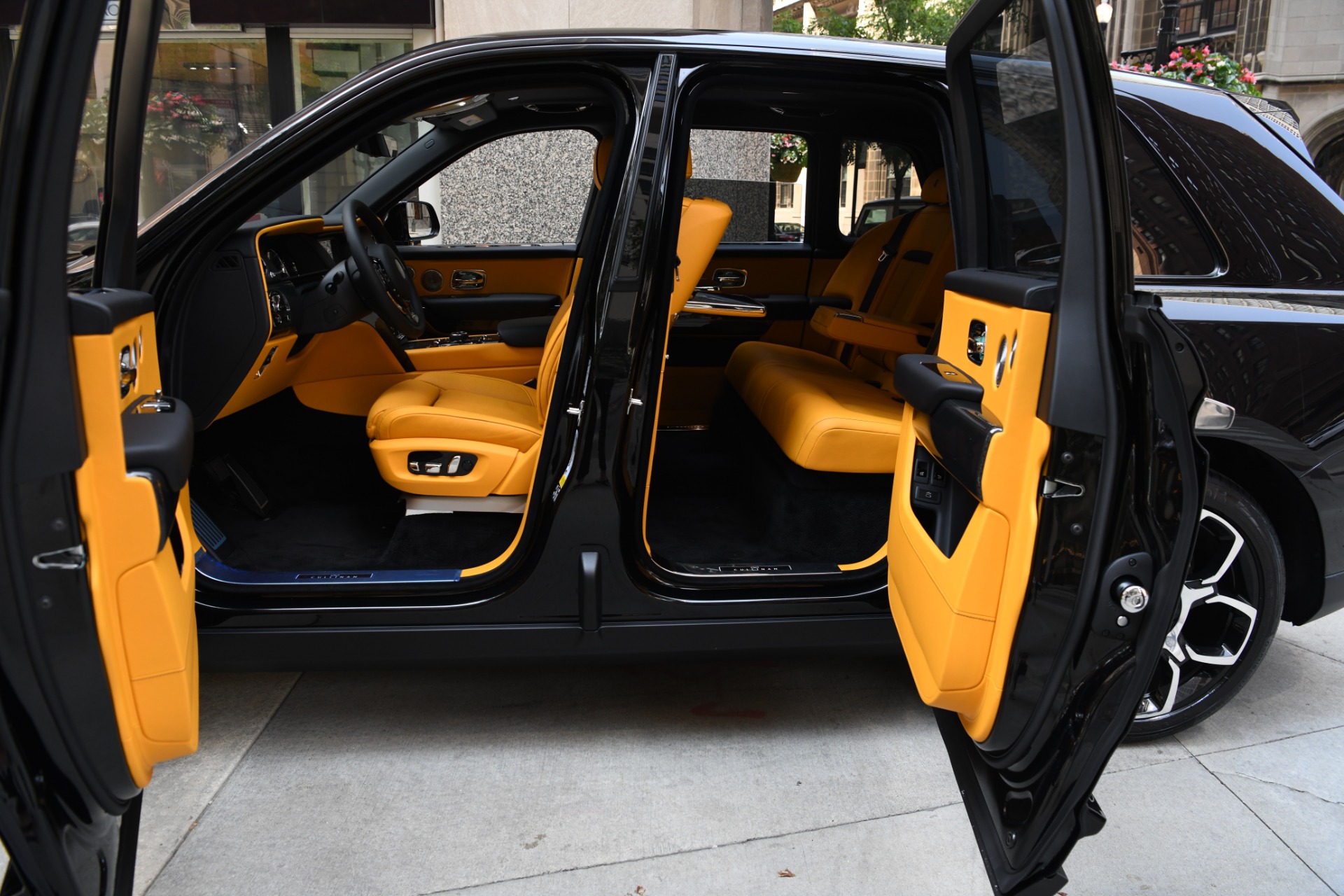 New 2023 Rolls-Royce Black Badge Cullinan | St. Petersburg, FL