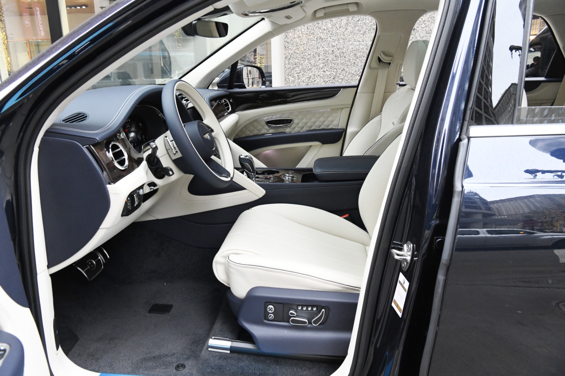 New 2023 Bentley Bentayga Azure V8 | St. Petersburg, FL