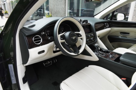 New 2024 Bentley Bentayga EWB Azure V8 | Chicago, IL
