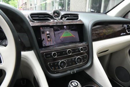 New 2024 Bentley Bentayga EWB Azure V8 | Chicago, IL