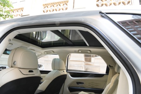 New 2024 Bentley Bentayga Azure V8 | Chicago, IL