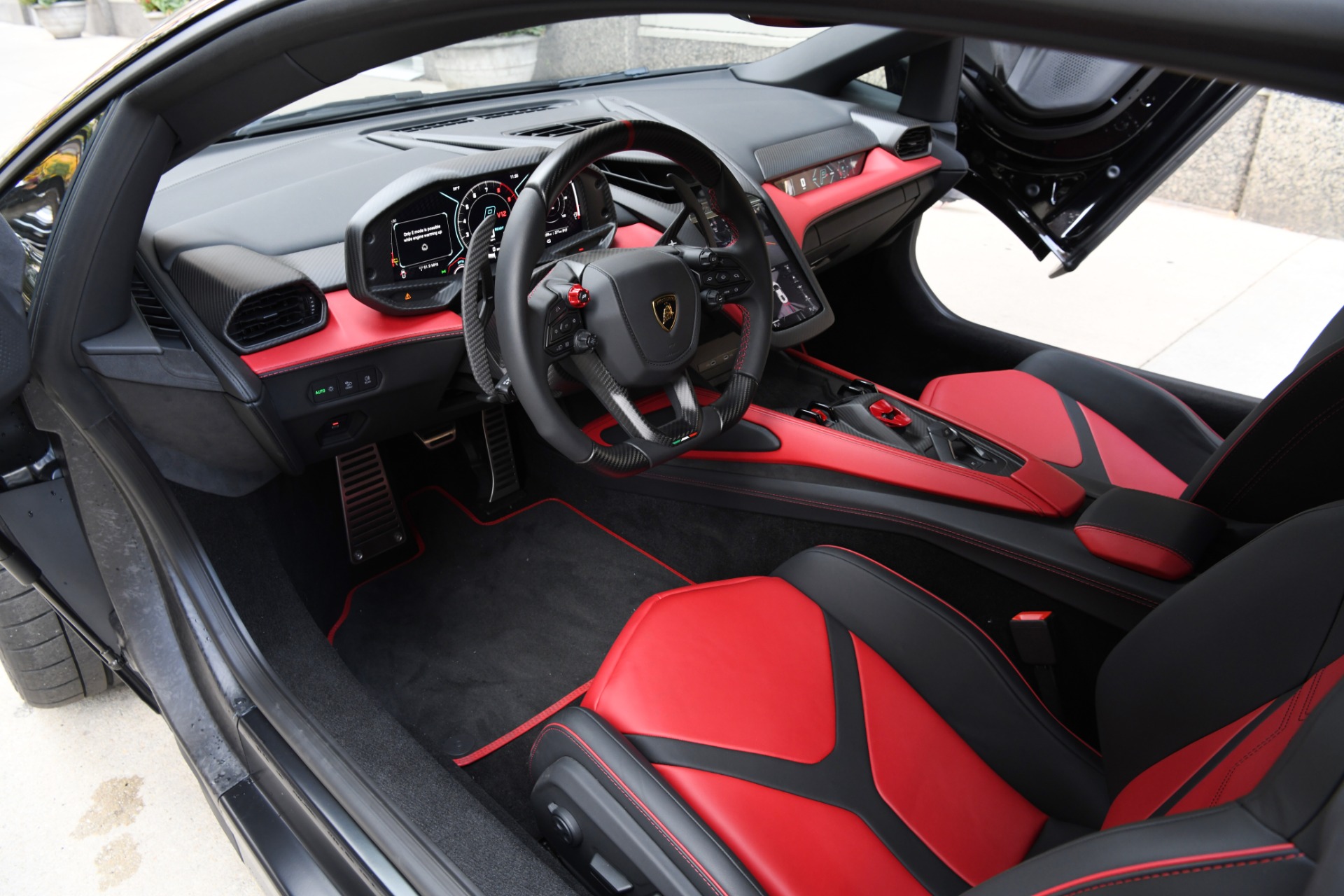 2024 Lamborghini Revuelto photo 9