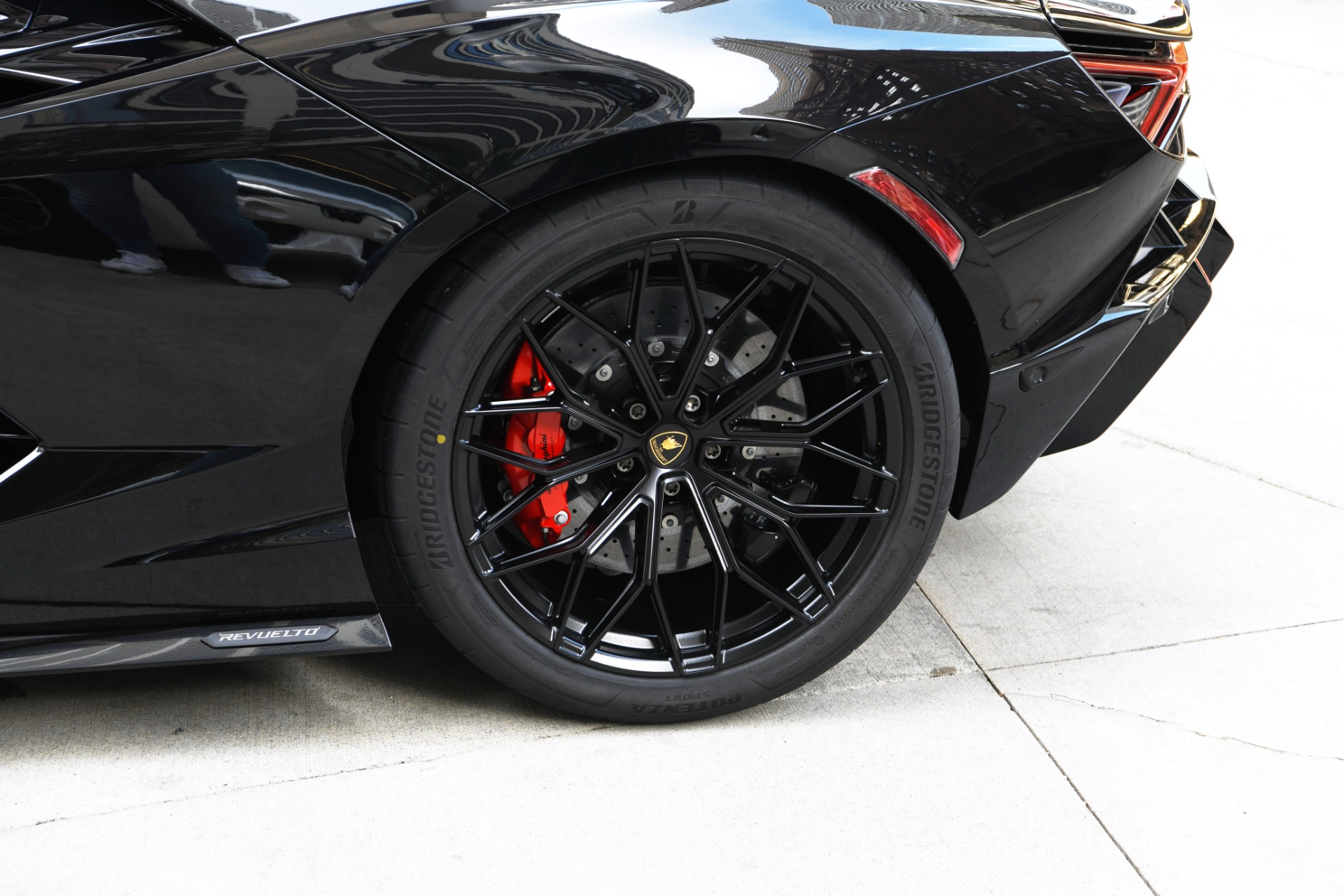 2024 Lamborghini Revuelto photo 17