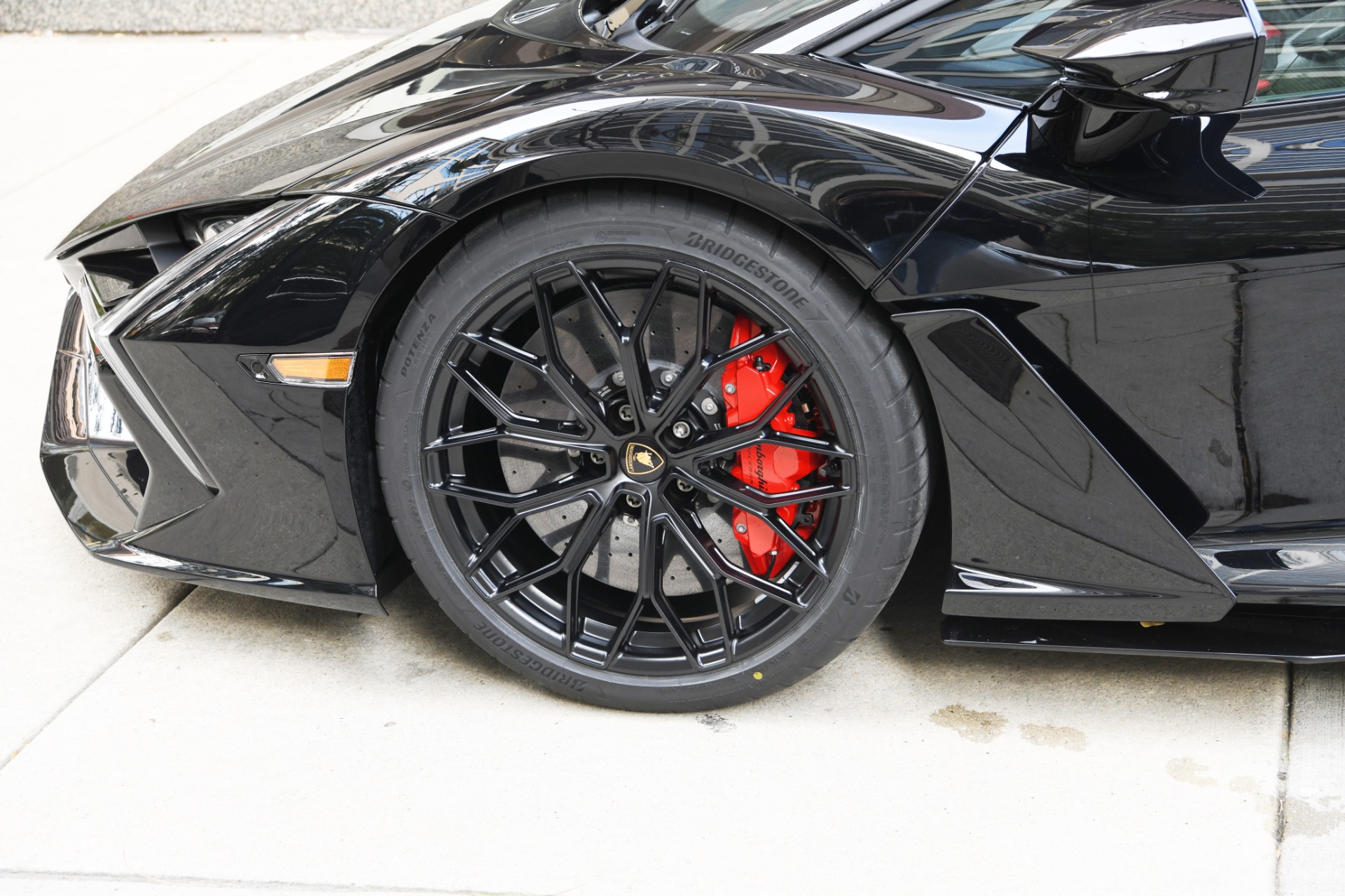 2024 Lamborghini Revuelto photo 18
