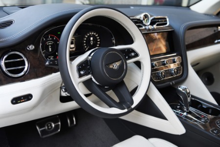 New 2025 Bentley Bentayga Azure EWB V8 | Chicago, IL