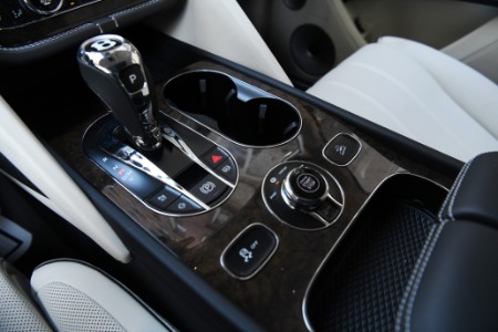 New 2025 Bentley Bentayga Azure EWB V8 | Chicago, IL