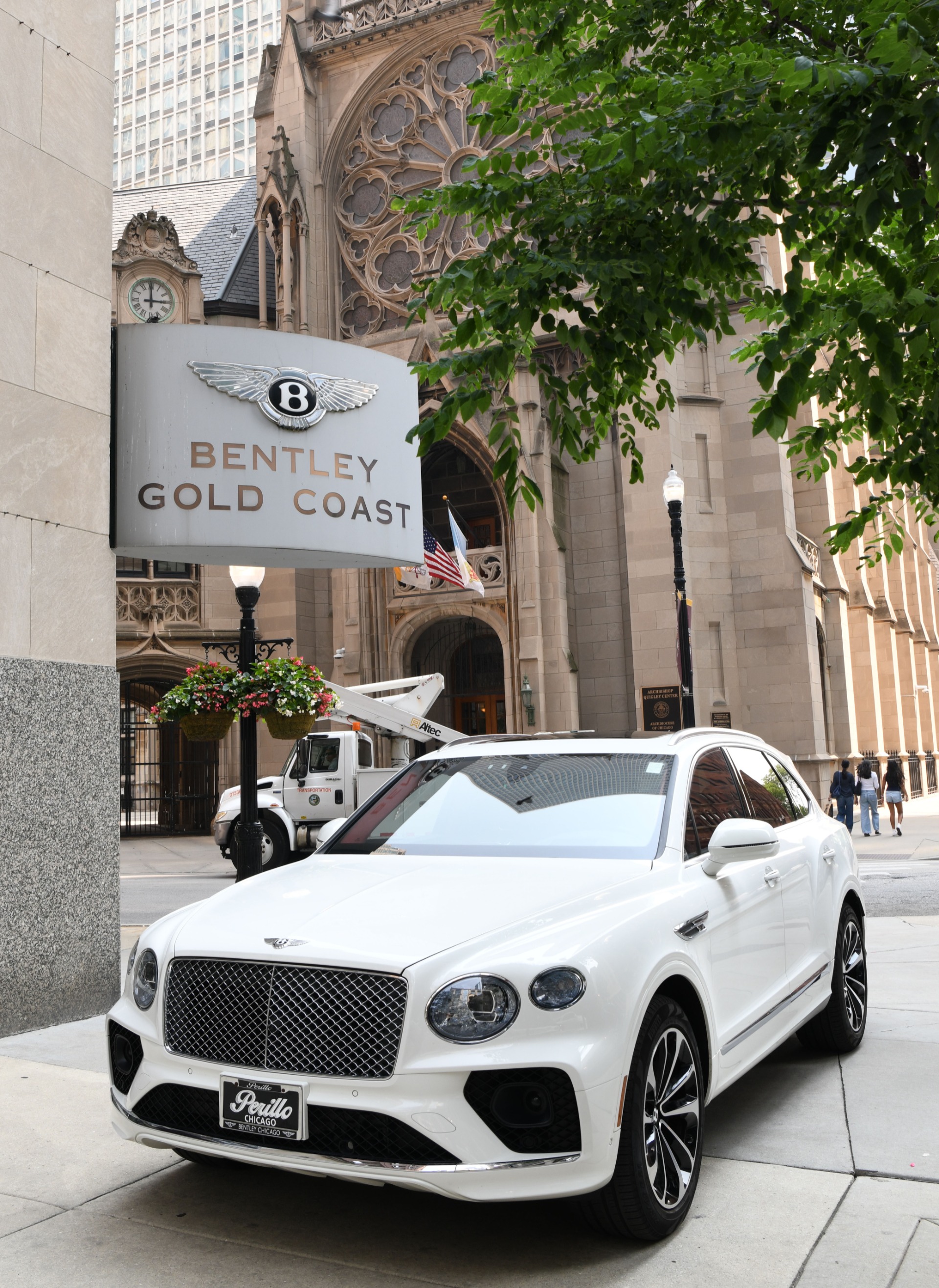 2023 Bentley Bentayga V8 photo 29
