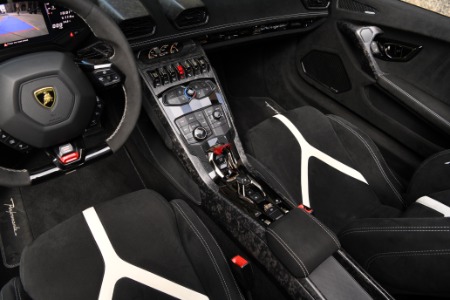 Used 2019 Lamborghini Huracan Spyder LP 640-4 Performante Spyder | Chicago, IL